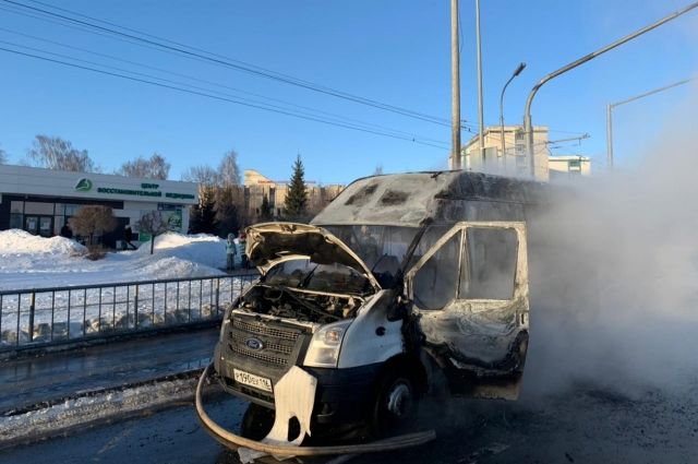 В Татарстане подростки-пассажиры на ходу подожгли микроавтобус