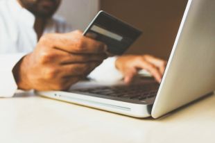 Подозреваемого быстро нашли. Им оказался 33-летний житель Уфы, который был зарегистрирован на сайте под вымышленным именем.