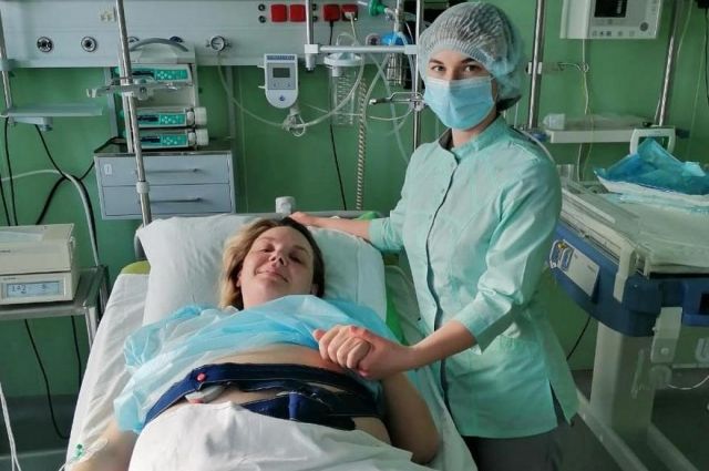 «Мы рядом». В Барнауле женщинам предлагают помощь волонтеров на родах