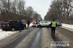 В Хмельницкой области произошло столкновение авто: есть пострадавшие.
