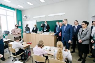 Губернатор Оренбургской области Денис Паслер открыл новую школу в поселке Река Дема Пономаревского района.