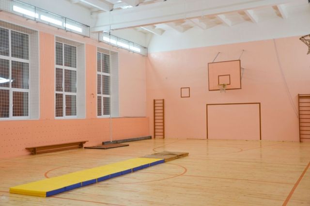 В 14 селах Саратовской области обновят школьные спортзалы