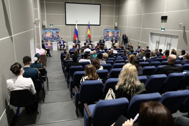 Губернатор Кубани поручил увеличить размер специальной молодежной стипендии