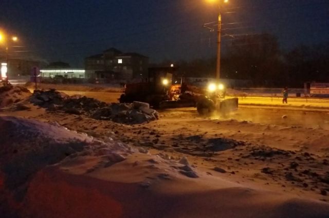 В Барнауле прорвало водопровод на пересечении улиц Гущина и Попова
