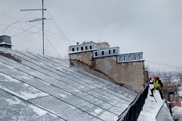 В Петербурге жилищный комитет проверил уборку дворов и крыш от снега