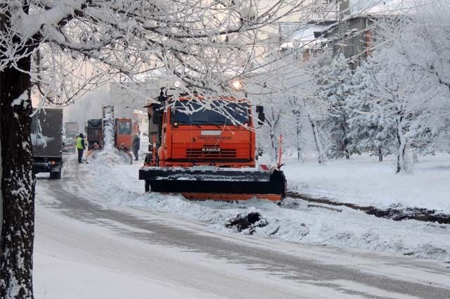 В Самаре коммунальщики усиленно расчищают улицы от снега