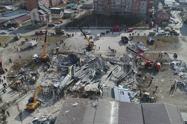 Спасатели разобрали завалы на месте взорвавшегося во Владикавказе ТЦ