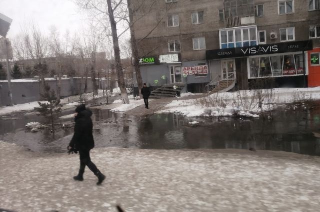 В Омске на улице Рабиновича случился потоп