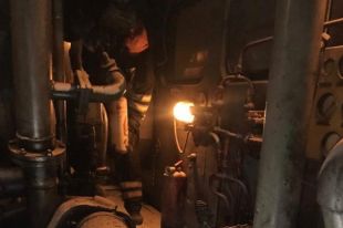 В Николаеве во время движения загорелся грузовой поезд.