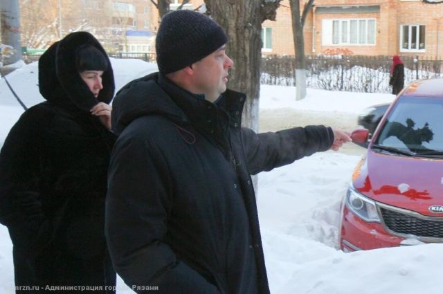 Бурмистров поручил очистить от снега парковки в Рязани
