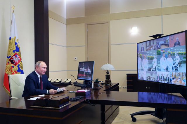 Президент РФ Владимир Путин проводит заседание Совета по науке и образованию в режиме видеоконференции.