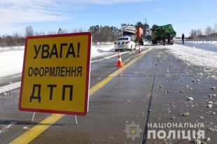 В Житомирской области столкнулись два грузовых авто: есть пострадавшие.