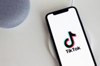 ЕС обвинил TikTok в нарушении прав пользователей.