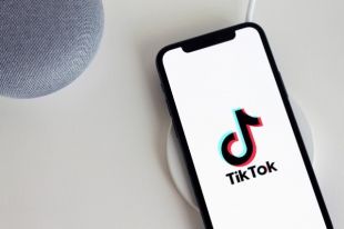 ЕС обвинил TikTok в нарушении прав пользователей.