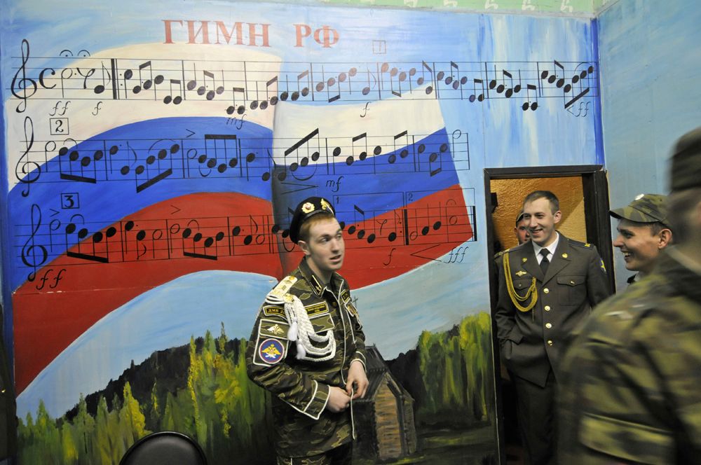 «Дембель» примеряет парадную форму, 2008 г.