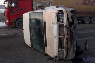 В Харьковской области перевернулась маршрутка: пострадали 10 человек