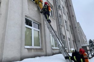 В Ровно произошел пожар в здание ОГА: спасатели эвакуировали 45 человек