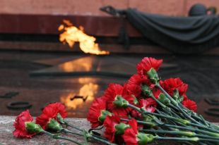 В День защитника Отечества «Единая Россия» проведет возложение цветов к памятникам и мемориалам Великой Отечественной войны.