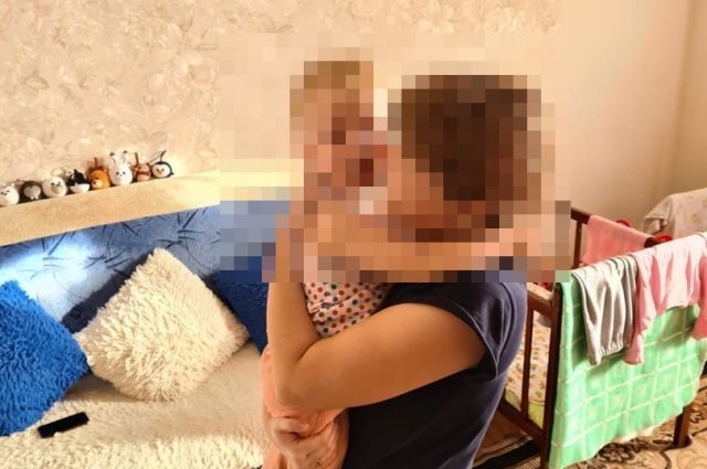 В Ульяновске 2-летняя девочка оказалась заперта в квартире с открытым окном