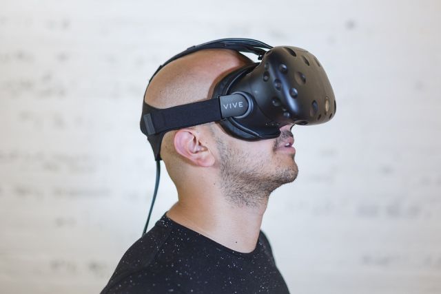 В Урае для социальной адаптации инвалидов применяют VR-очки