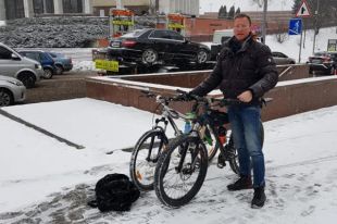 Возле здания НАБУ у нидерландского дипломата украли велосипед