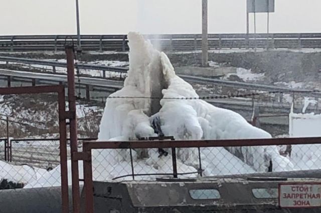 «Петергоф на Тихой»: Владивостокский ледяной фонтан доживает последние дни