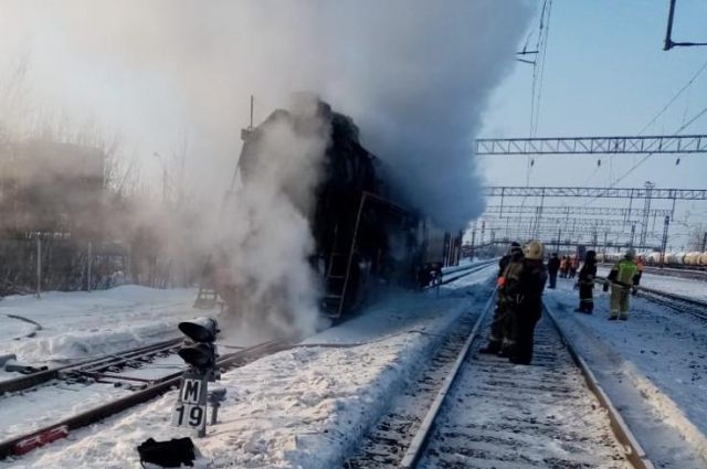 Ретролокомотив, следовавший из Пензы в Самару, загорелся в Чапаевске