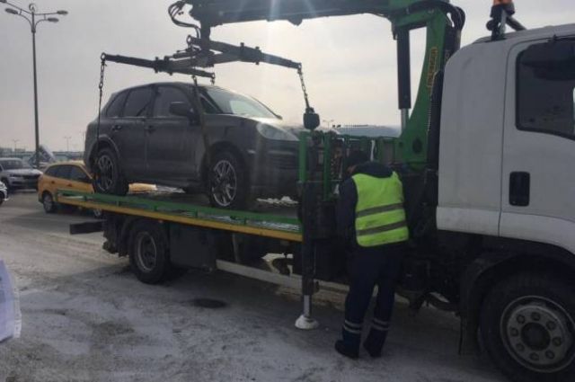 У жительницы Казани за долги отобрали Porsche Cayenne