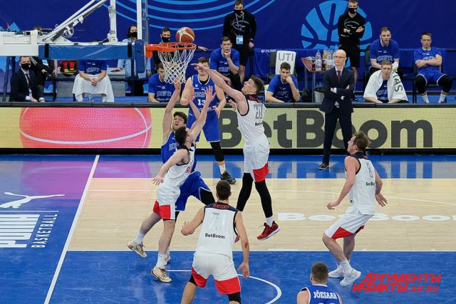 Баскетбольный матч Россия - Эстония в Перми. фотолента