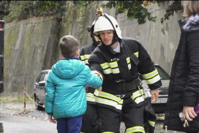 Мечта об экскурсии в пожарную часть мальчика из Сочи исполнилась в праздник