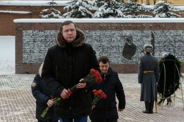 Глава Смоленской области возложил цветы к Вечному огню