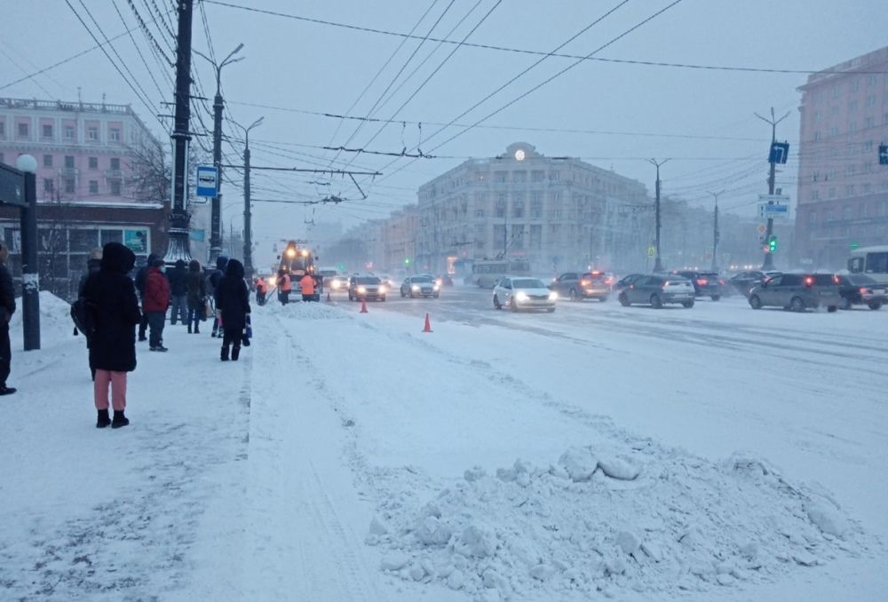 Жители Челябинска утром с трудом дождались транспорта.