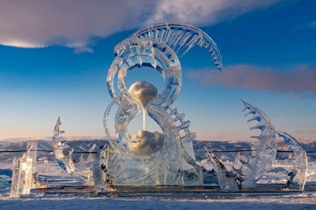 Мастера из Екатеринбурга победили в фестивале ледяных скульптур на Байкале