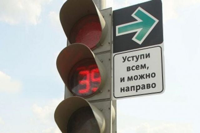«‎Коммерсант»: в России запретят использовать уменьшенные дорожные знаки