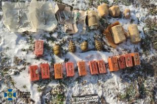 Сотрудники СБУ обнаружили в Херсонской области тайник со взрывчаткой