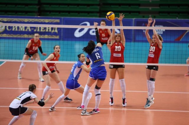 Уральские волейболистки не оставили шанса соперницам из Челябинска