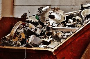 В Тюменском районе мошенник сдал чужой автомобиль на металлолом