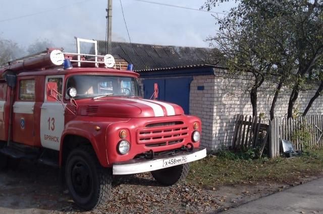 Пожарные эвакуировали 19 человек из-за возгорания квартиры в Брянске