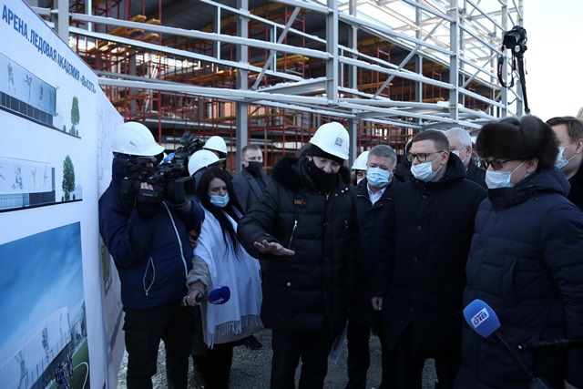 В Озёрске Алексею Текслеру и Владимиру Якушеву показали, как идёт строительство ледовой академии