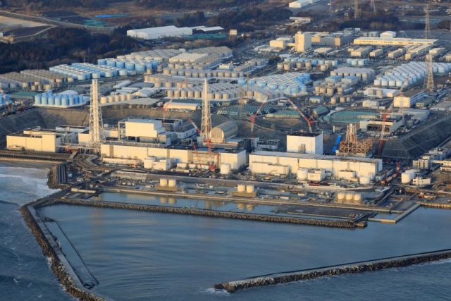 После землетрясения в Японии на АЭС «Фукусима-1» сместились цистерны