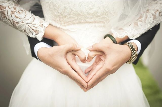 В 2019 году впервые заключили брак 54 мужчины старше 60 лет.
