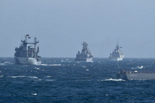 Корабли НАТО вошли в акваторию Черного моря.