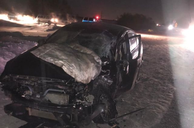 В крупной аварии на трассе Тюмень-Омск пострадала женщина