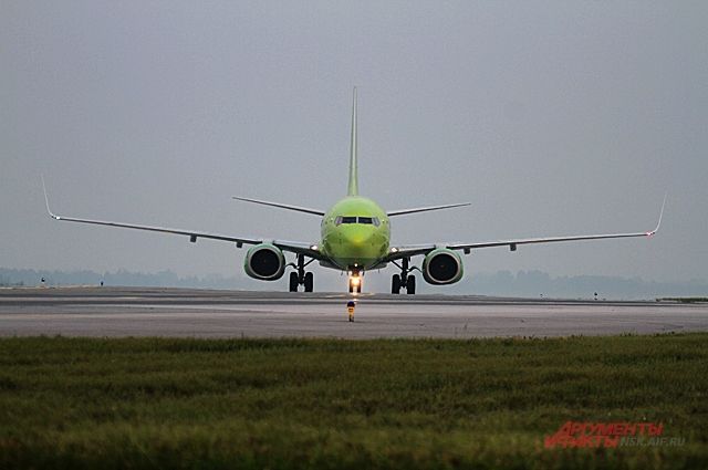 В январе пассажиропоток на внутренних авиалиниях аэропорта Толмачево вырос на 6%. Однако многие пассажиры тяжело переживают перелет из-за аэрофобии. 