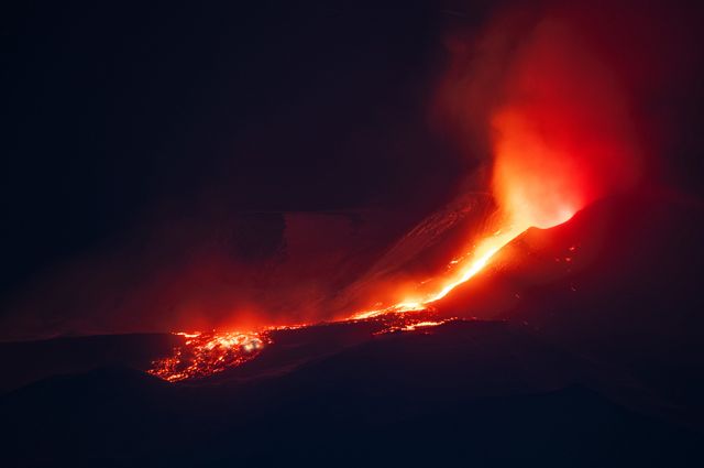 Российские спутники помогли получить данные об извержении вулкана Этна