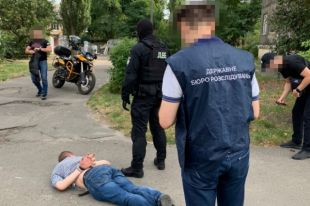 Киевского полицейского обвинили в торговле запрещенными веществами