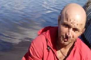 Приметы Евгения: рост 176 сантиметров, глаза голубые, на правом предплечье тигр и надпись морская пехота, на левой ноге шрам после перелома.