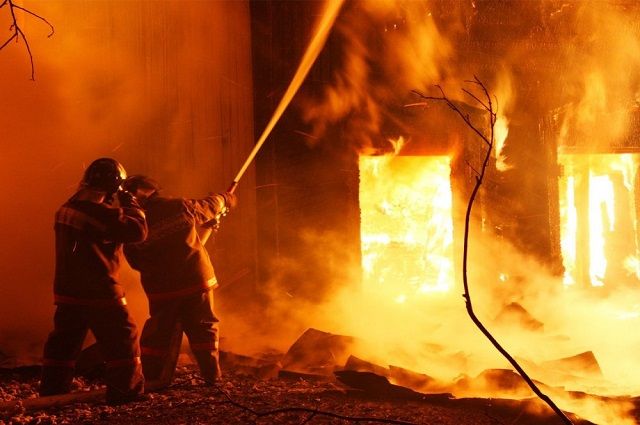 В Хабаровске площадь пожара на складе составила 1000 квадратных метров