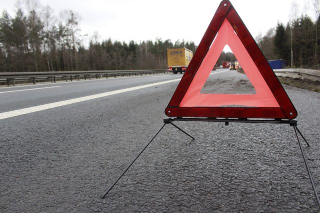 Молодой водитель Audi 80 пострадал в ДТП на улице Речной в Брянске