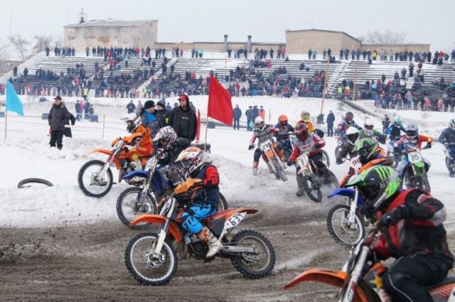 Уральские гонщики победили в нескольких соревнованиях по зимнему мотокроссу
